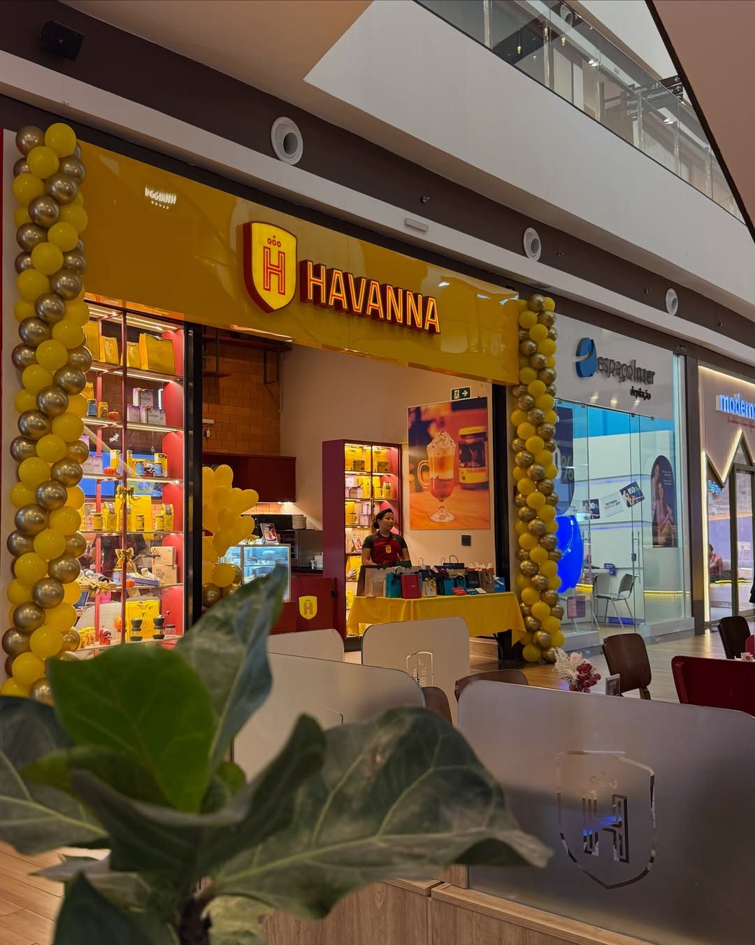 Fachada amarela da Havanna no Uberlândia Shopping